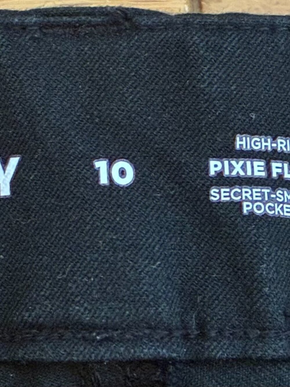 Old Navy High Rise Pixie Flare - Picture 3 of 3